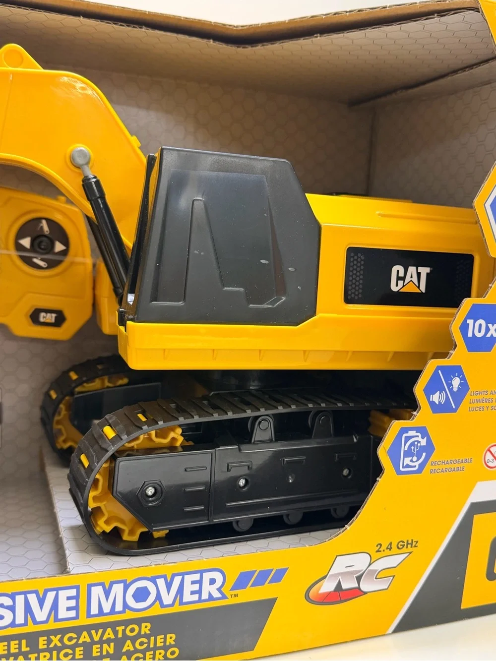 CAT Massive Mover RC Steel Dump Truck 2.4GHz Remote Control Rechargeable.